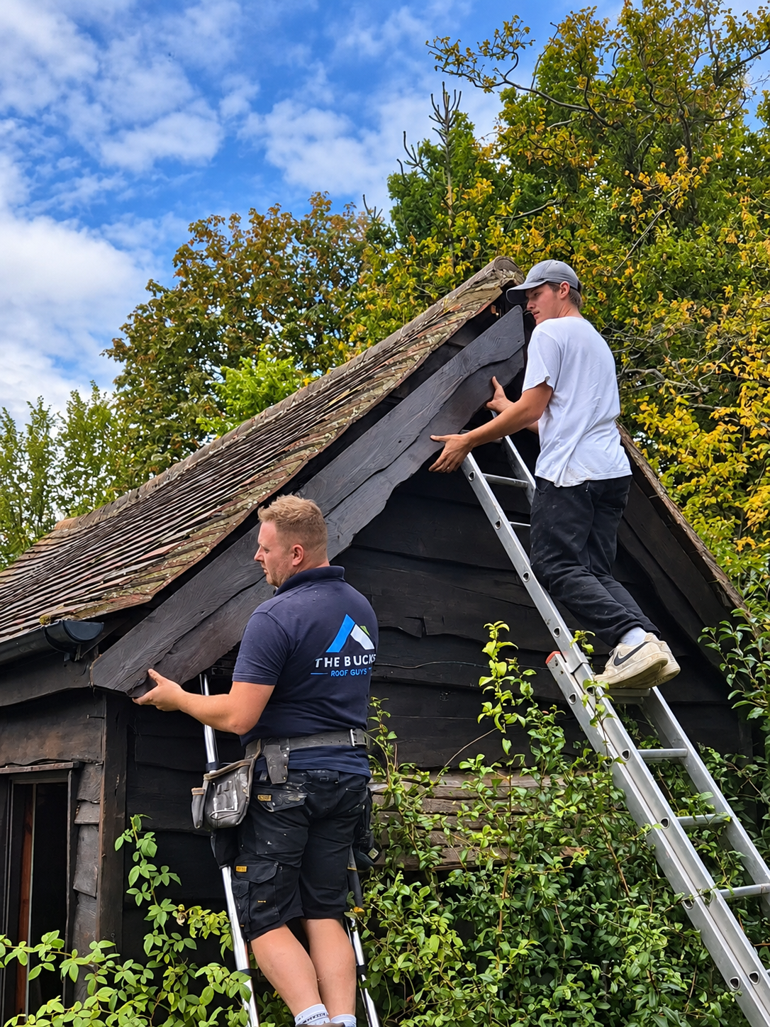 Roofing Crew Fitting Timber Fascia Boards